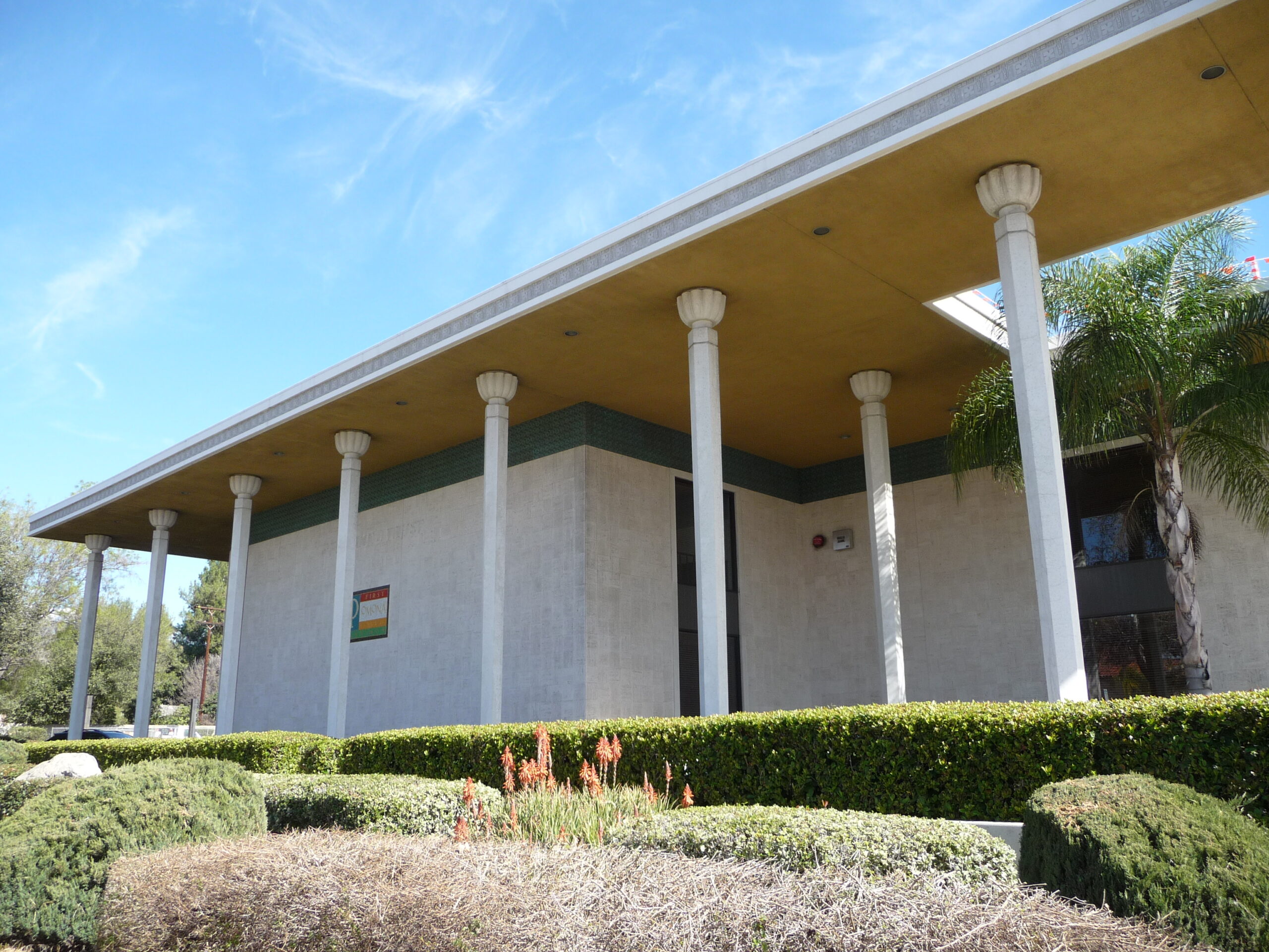 Exterior of US Bank Pomona