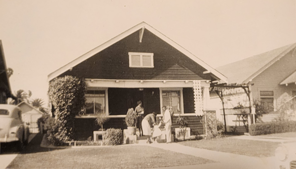 Image of a single family home in 1955 Los Angeles.