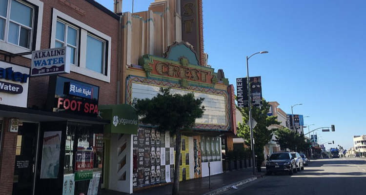 Building of Bigfoot Crest Theatre