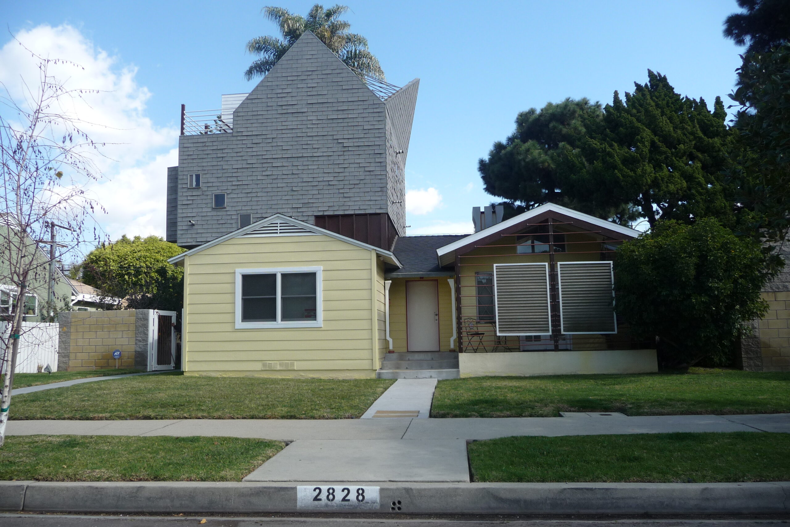 Contemporary Moss in Los Angeles, CA