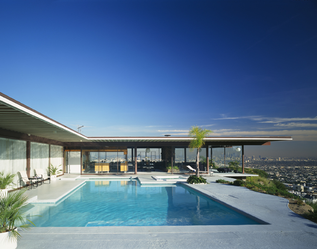 A view of the pool and the Stahl house