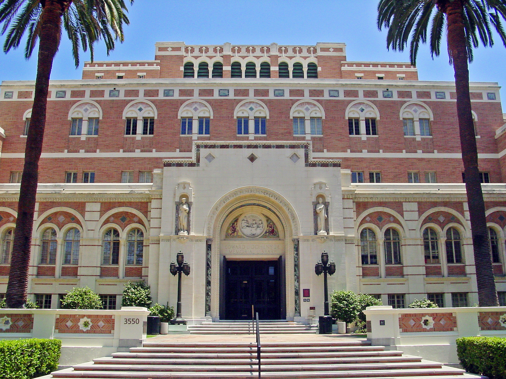 University of Southern California - Non-Modern Buildings