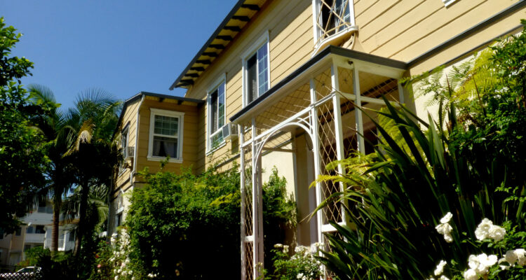 Mendel and Mabel Meyer Courtyard Apartments