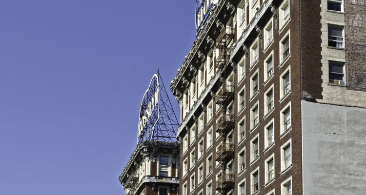 Side/Front view of the Rosslyn Hotel