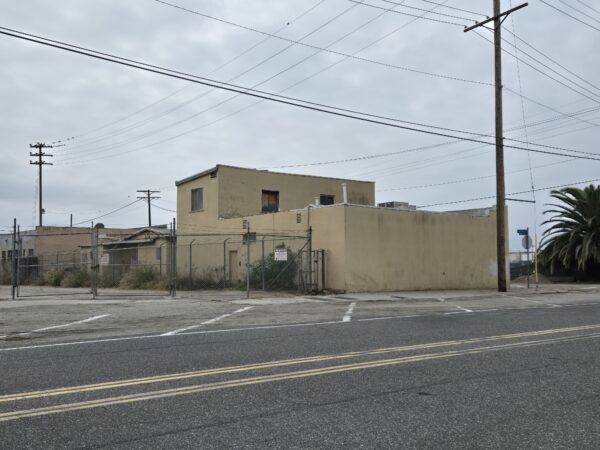 700-702 and 712-716 Tuna Street, as viewed from the rear